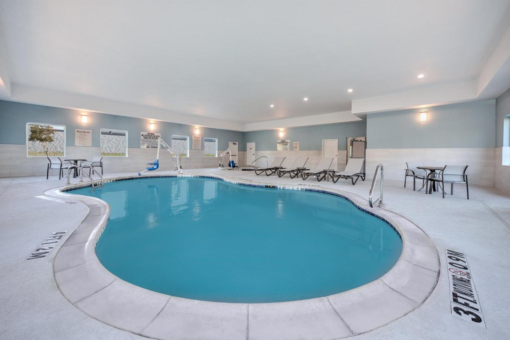 Holiday Inn Express Hotel & Suites Dallas West By Ihg Bagian luar foto