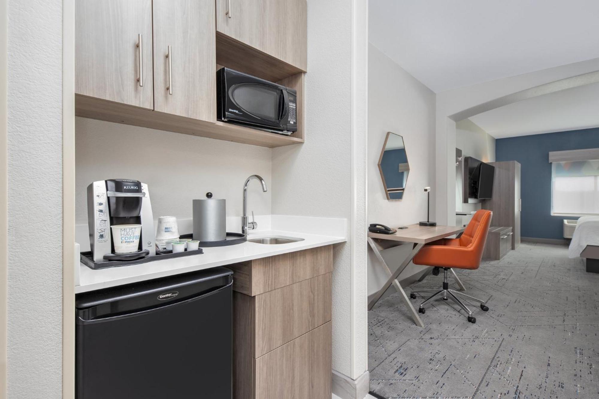 Holiday Inn Express Hotel & Suites Dallas West By Ihg Bagian luar foto