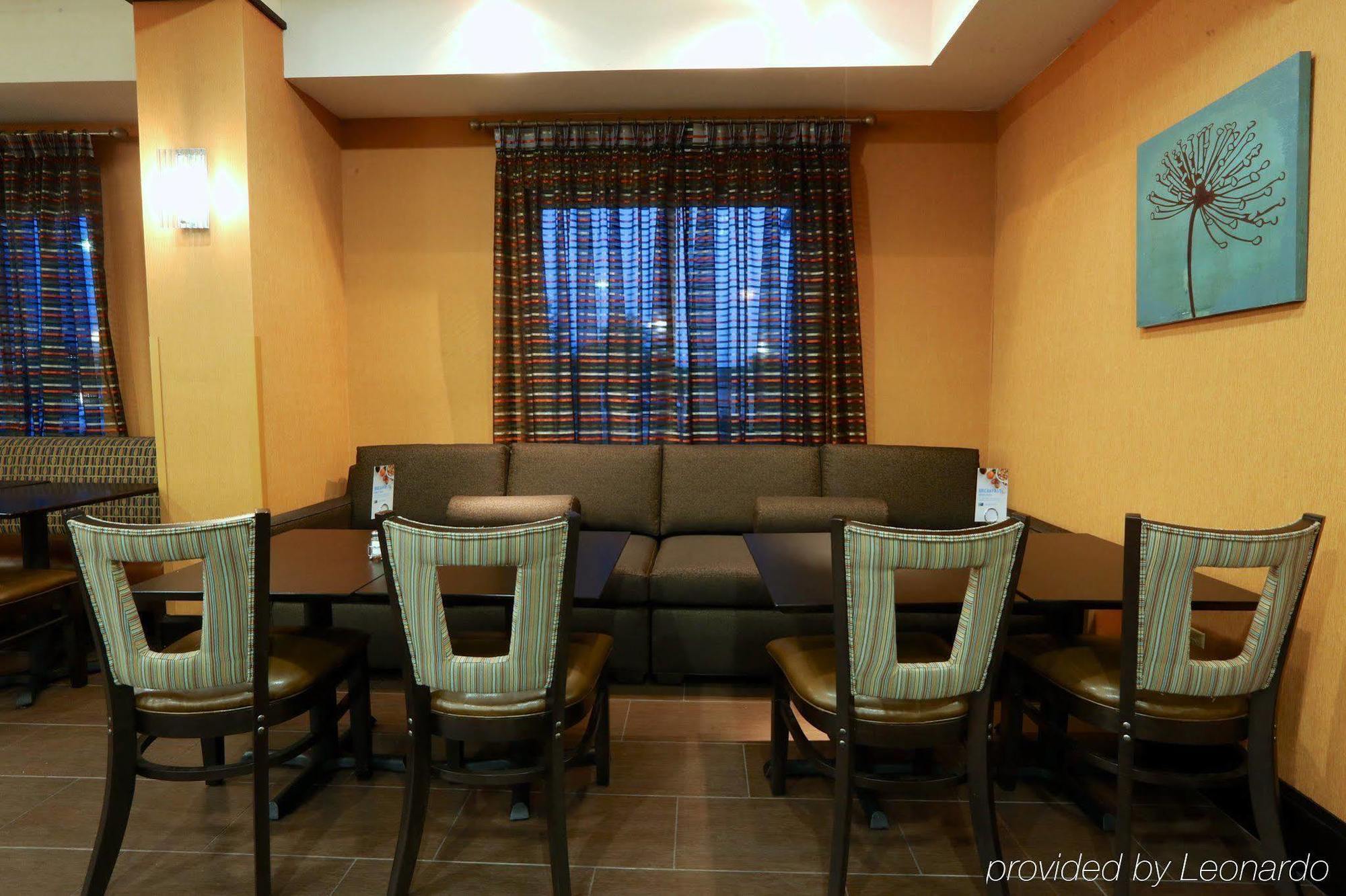 Holiday Inn Express Hotel & Suites Dallas West By Ihg Bagian luar foto