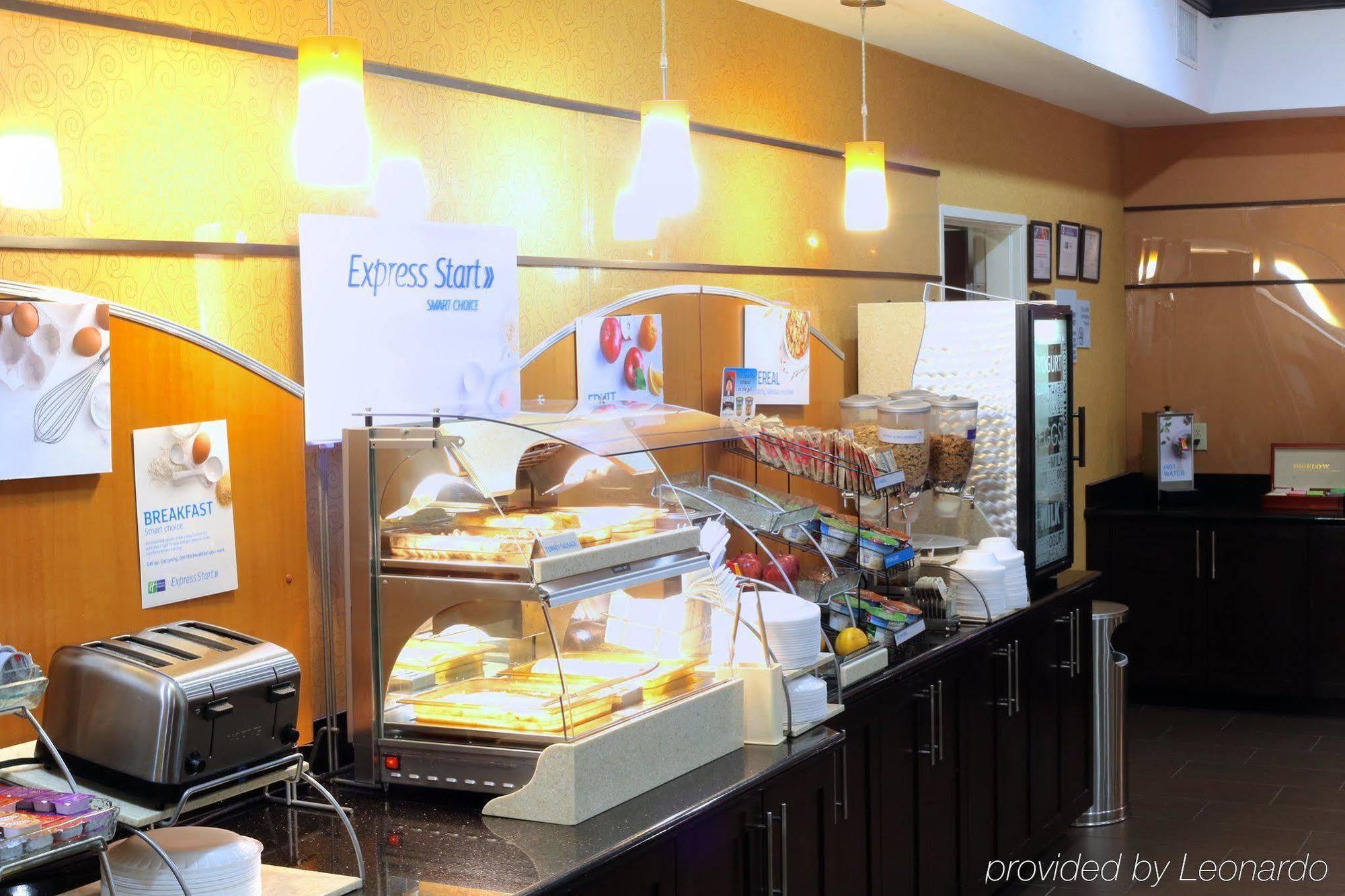 Holiday Inn Express Hotel & Suites Dallas West By Ihg Bagian luar foto