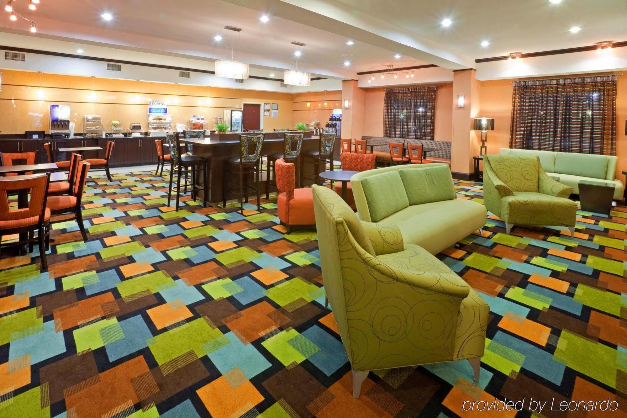 Holiday Inn Express Hotel & Suites Dallas West By Ihg Bagian luar foto
